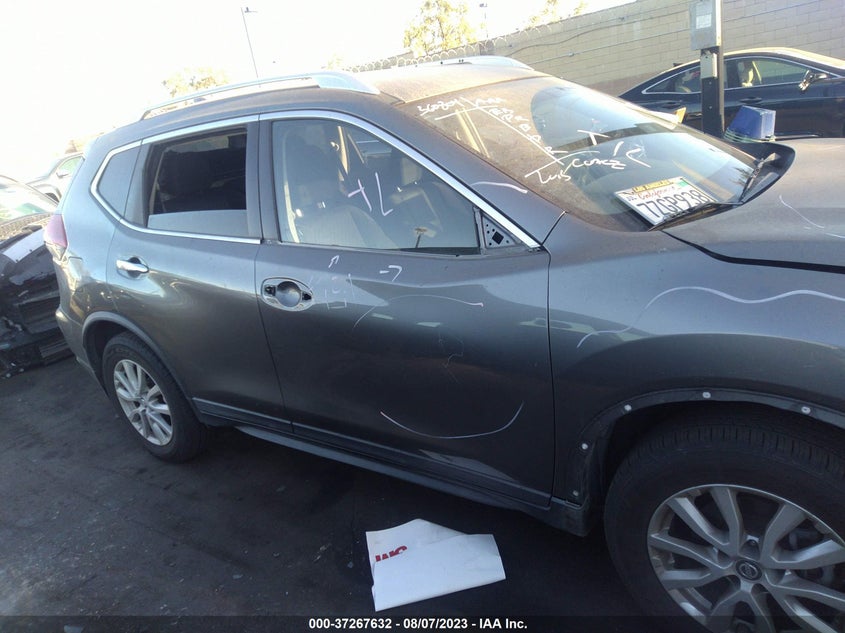 VIN KNMAT2MT3HP600042 2017 NISSAN ROGUE SV