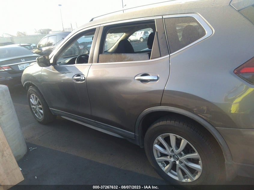 VIN KNMAT2MT3HP600042 2017 NISSAN ROGUE SV