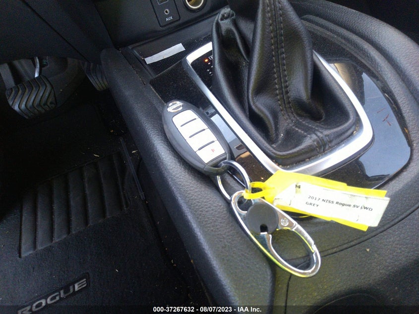 VIN KNMAT2MT3HP600042 2017 NISSAN ROGUE SV