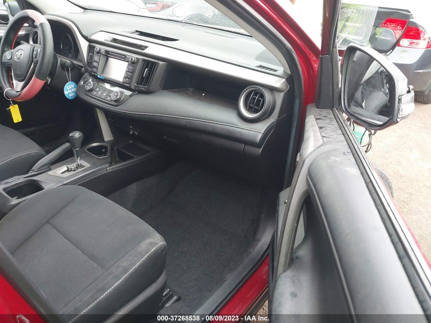 VIN 2T3WFREV0JW488705 2018 TOYOTA RAV4 XLE