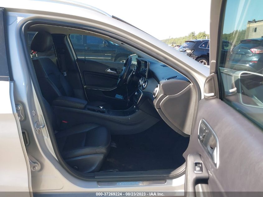 2015 MERCEDES-BENZ GLA 250 - WDCTG4GB1FJ118952