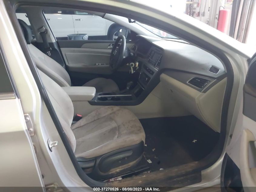 2015 HYUNDAI SONATA 2.4L SE - 5NPE24AF5FH222555