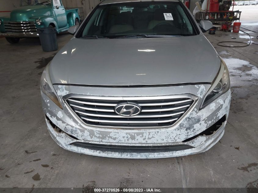 2015 HYUNDAI SONATA 2.4L SE - 5NPE24AF5FH222555