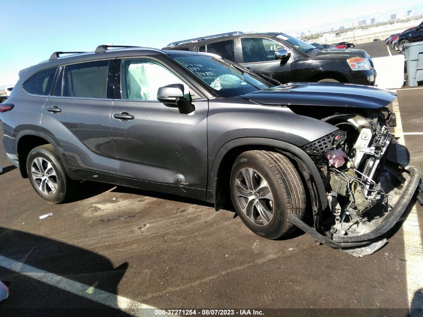 2021 TOYOTA HIGHLANDER XLE - 5TDHZRAHXMS061165