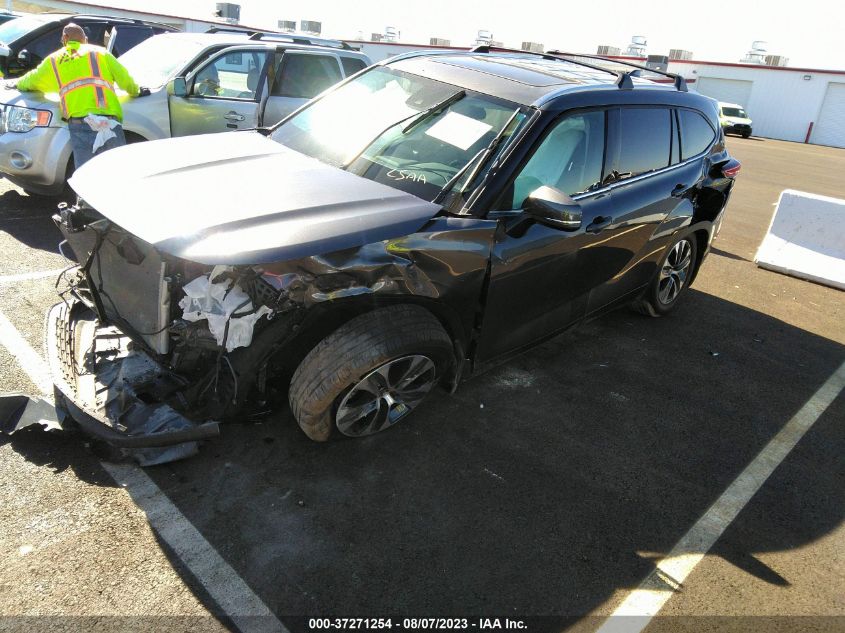 2021 TOYOTA HIGHLANDER XLE - 5TDHZRAHXMS061165