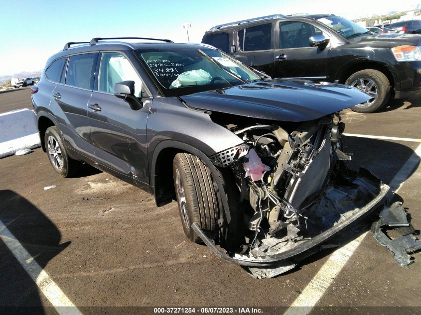 2021 TOYOTA HIGHLANDER XLE - 5TDHZRAHXMS061165