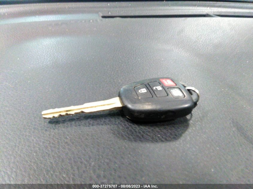 2016 TOYOTA RAV4 XLE - 2T3RFREV0GW537701