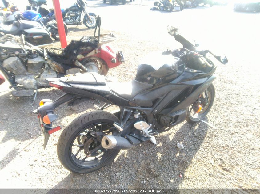 2023 YAMAHA YZFR3 A MH3RH18Y6PK009334