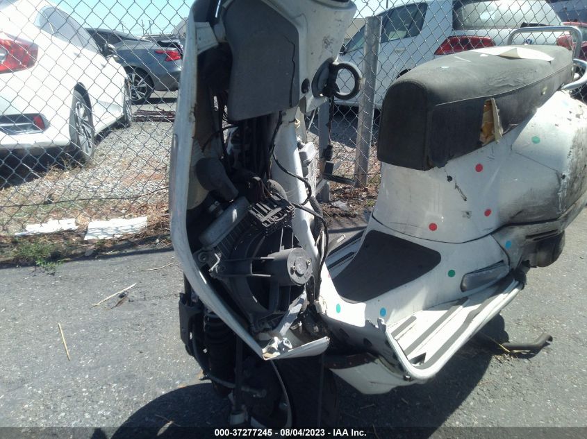 2014 VESPA GTS 300 SUPER ZAPM459L4E5704288