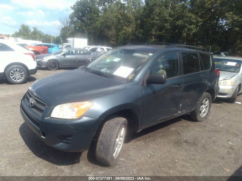 VIN JTMBFREV1JJ215933 2018 TOYOTA RAV4 LE