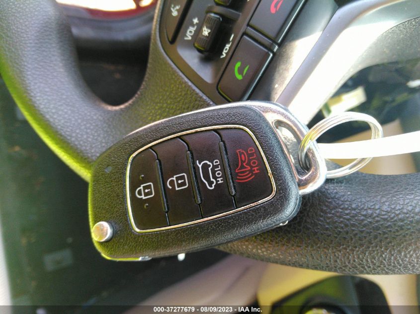 2016 HYUNDAI TUCSON LIMITED/SPORT AND ECO/SE - KM8J33A42GU227333