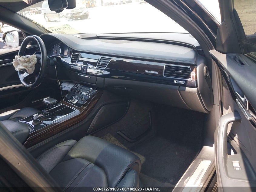 VIN WAU44AFD8JN000562 2018 AUDI A8 L