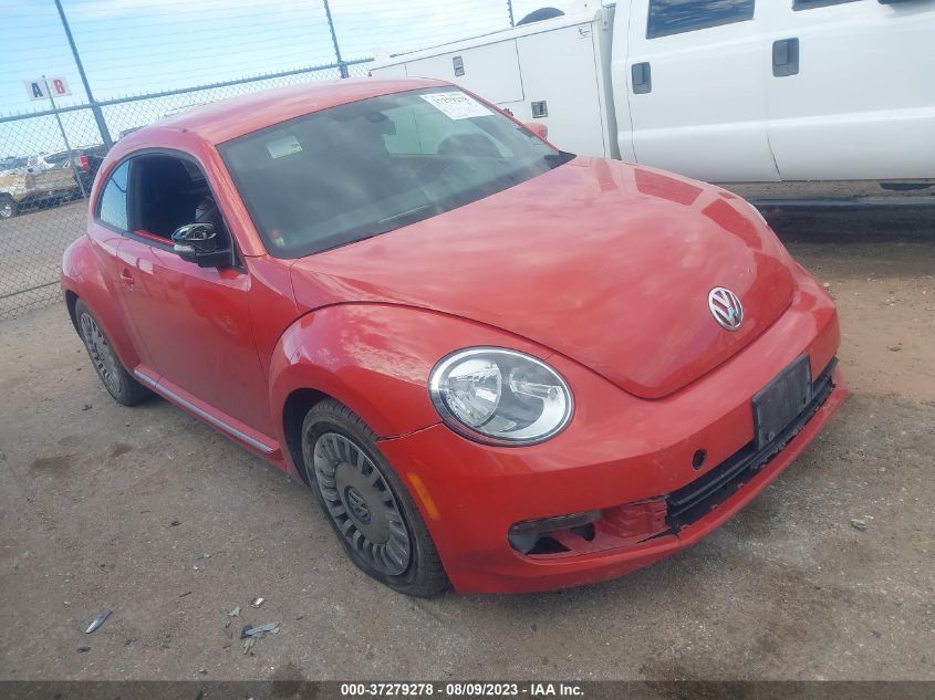 2016 VOLKSWAGEN BEETLE COUPE 1.8T - 3VWJ17AT2GM633896