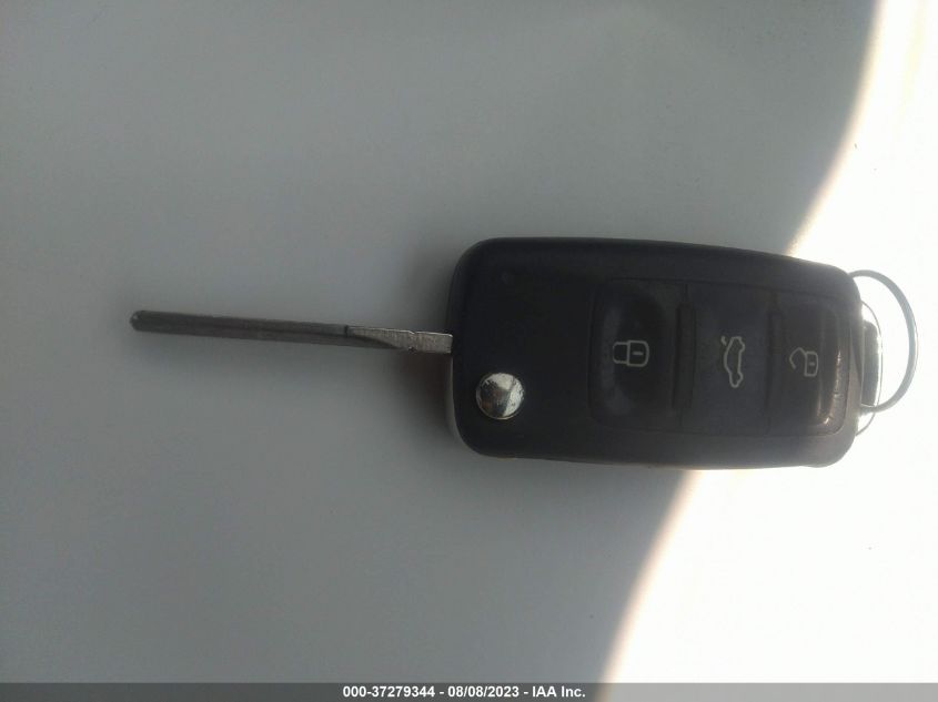 2013 VOLKSWAGEN EOS SPORT WVWBW8AH2DV003498