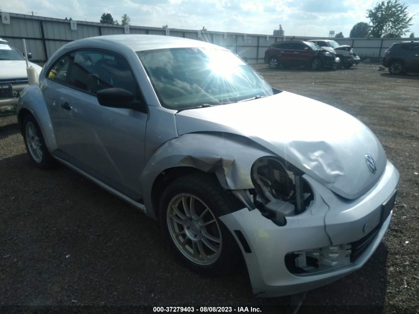 2013 VOLKSWAGEN BEETLE COUPE 2.5L ENTRY - 3VWFP7AT7DM656641