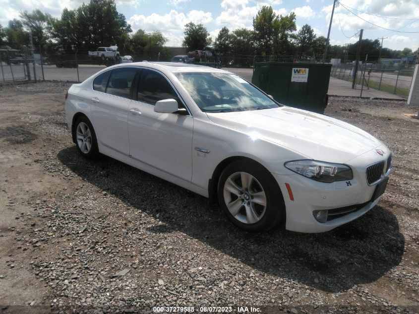 2013 BMW 5 SERIES 528I XDRIVE - WBAXH5C5XDD113767