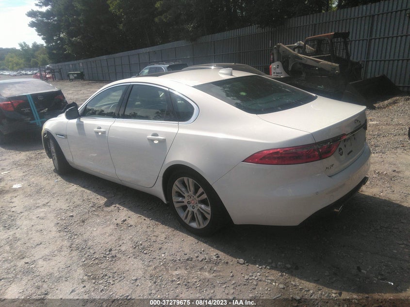 VIN SAJBJ4BVXHCY35217 2017 JAGUAR XF 35T PREMIUM