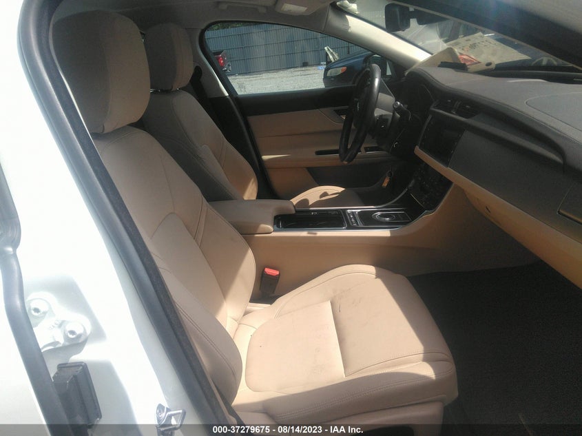 VIN SAJBJ4BVXHCY35217 2017 JAGUAR XF 35T PREMIUM