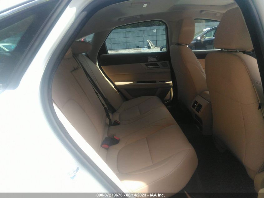 VIN SAJBJ4BVXHCY35217 2017 JAGUAR XF 35T PREMIUM
