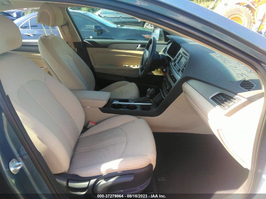 2015 HYUNDAI SONATA 2.4L SE - 5NPE24AF0FH211284