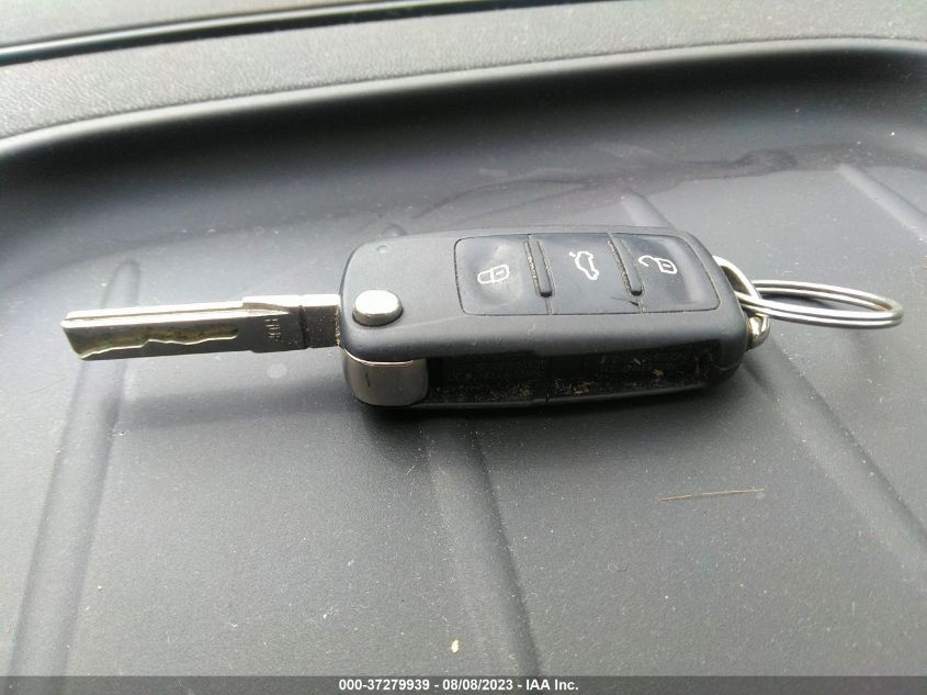 2017 VOLKSWAGEN TIGUAN - WVGBV7AX4HK016986