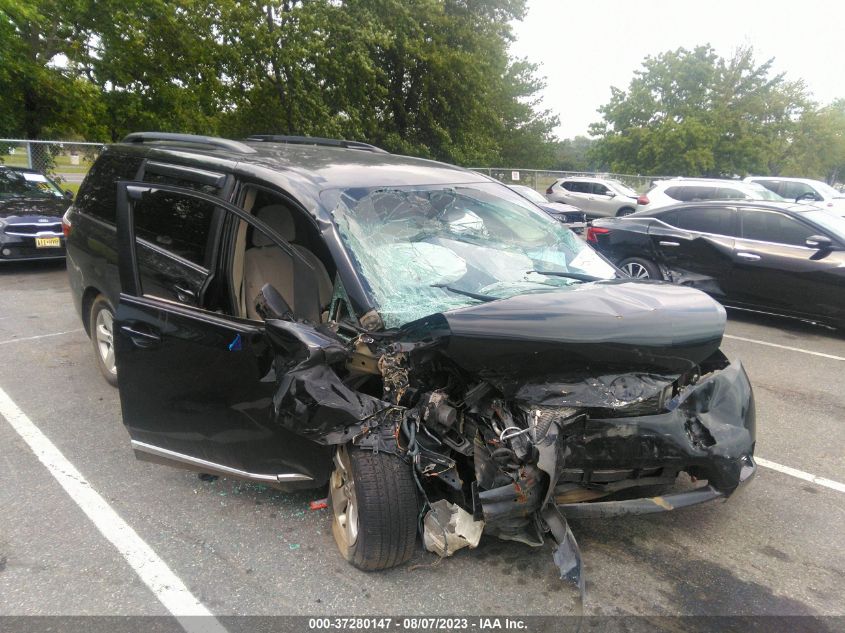 2015 TOYOTA SIENNA LE - 5TDKK3DC8FS596084