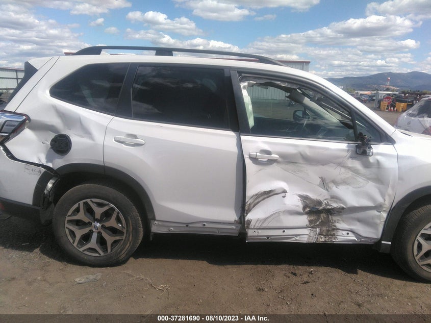 VIN JF2SKAJC4MH559819 2021 SUBARU FORESTER PREMIUM
