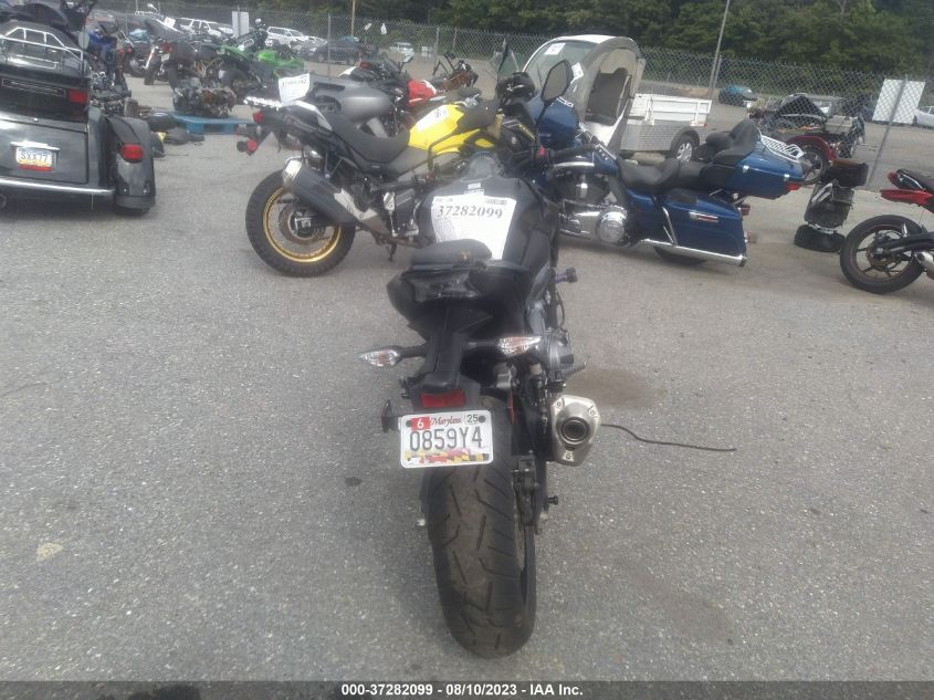 2017 KAWASAKI ZR900 - JKAZR2A10HDA21352