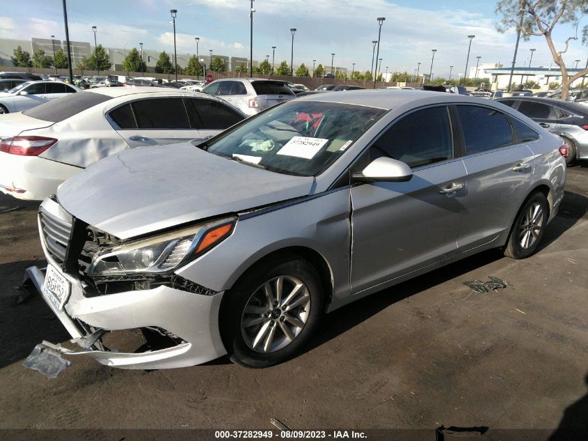 2015 HYUNDAI SONATA 2.4L SE - 5NPE24AF0FH107782