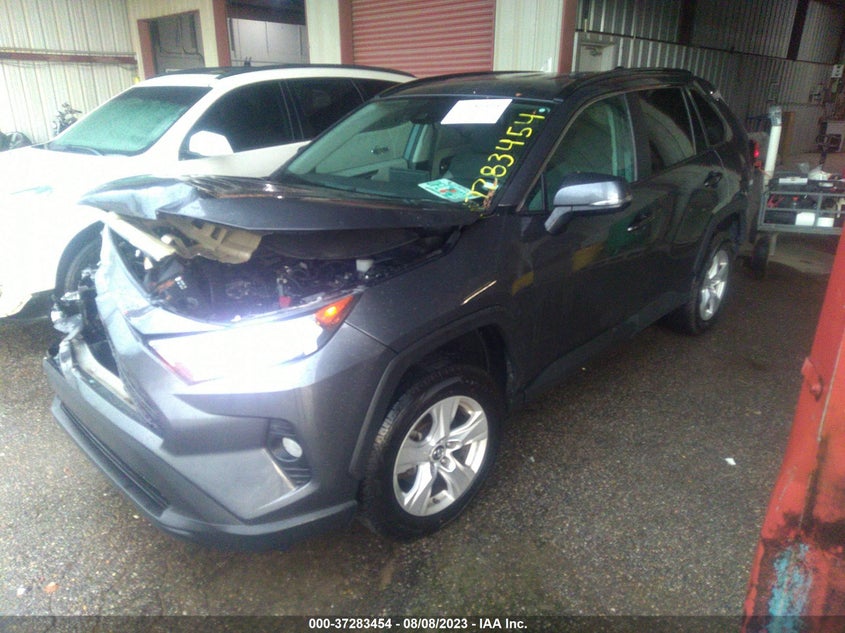 VIN 2T3W1RFV2MW116770 2021 TOYOTA RAV4 XLE
