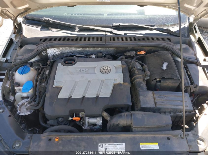 2013 VOLKSWAGEN JETTA SEDAN TDI W/PREMIUM/NAV - 3VWLL7AJ2DM234581