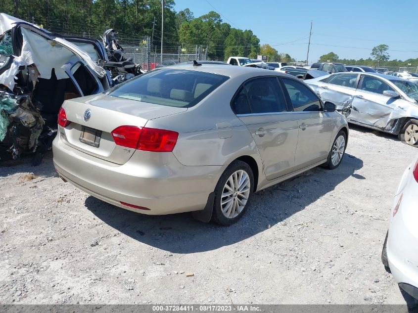 2013 VOLKSWAGEN JETTA SEDAN TDI W/PREMIUM/NAV - 3VWLL7AJ2DM234581