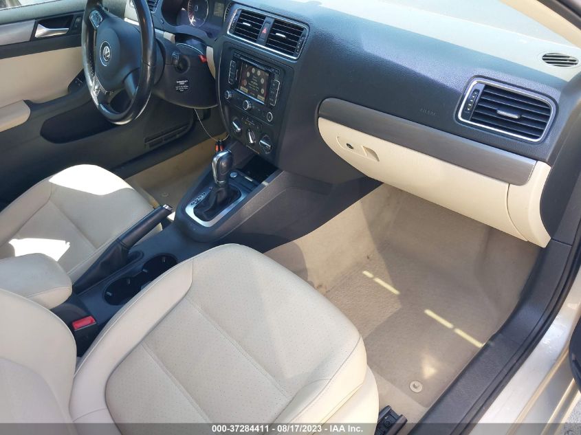 2013 VOLKSWAGEN JETTA SEDAN TDI W/PREMIUM/NAV - 3VWLL7AJ2DM234581