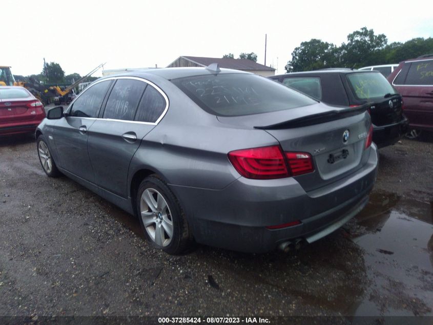 2013 BMW 5 SERIES 528I XDRIVE - WBAXH5C51DD110210