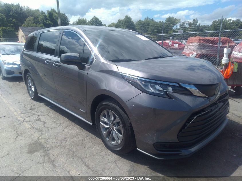 2021 TOYOTA SIENNA LE - 5TDKRKEC2MS046560