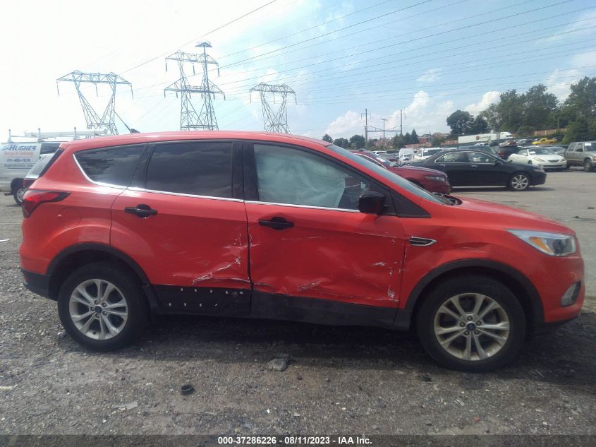 2019 FORD ESCAPE SE - 1FMCU9GD1KUB32495