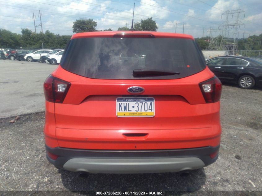 2019 FORD ESCAPE SE - 1FMCU9GD1KUB32495