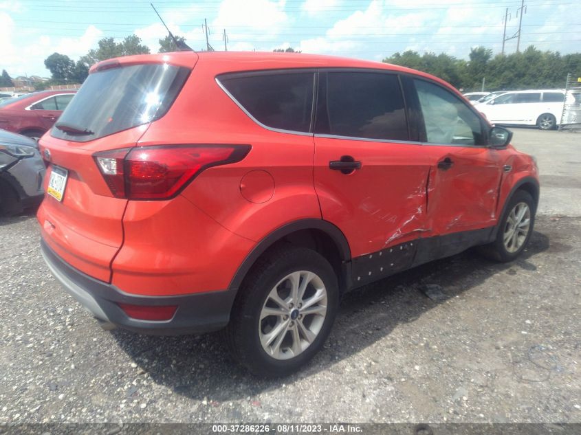 2019 FORD ESCAPE SE - 1FMCU9GD1KUB32495