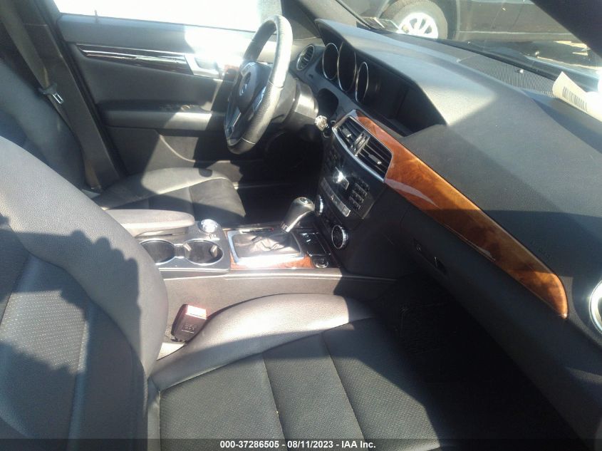 2013 MERCEDES-BENZ C-CLASS C 300 - WDDGF8AB6DR251933