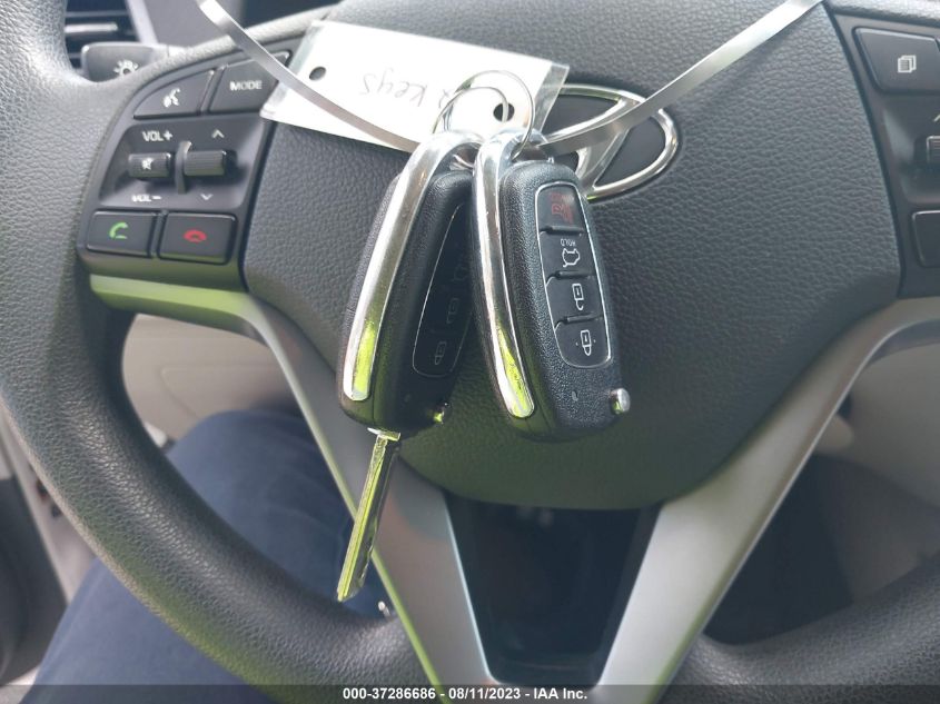 2016 HYUNDAI TUCSON LIMITED/SPORT AND ECO/SE - KM8J33A48GU134350