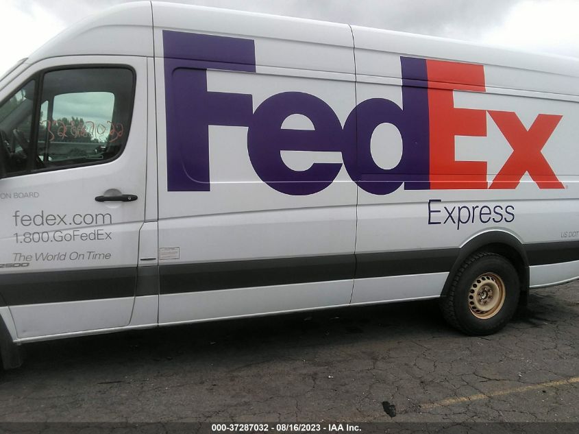 2015 MERCEDES-BENZ SPRINTER CARGO VANS WD3PE8DB4FP128617