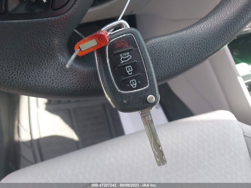2016 HYUNDAI TUCSON LIMITED/SPORT AND ECO/SE - KM8J33A43GU070850