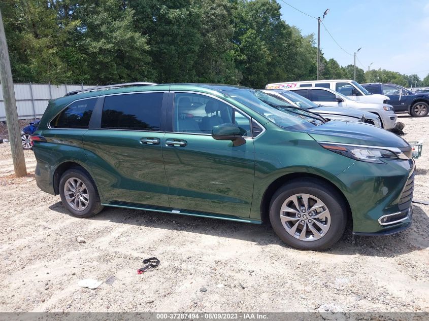 2022 TOYOTA SIENNA XLE - 5TDYRKEC1NS084812