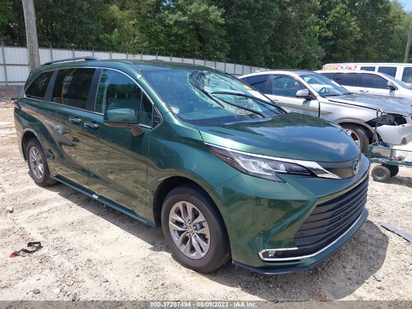 2022 TOYOTA SIENNA XLE - 5TDYRKEC1NS084812