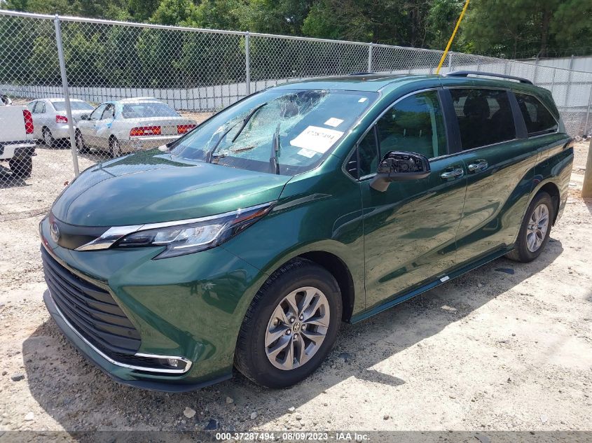 2022 TOYOTA SIENNA XLE - 5TDYRKEC1NS084812