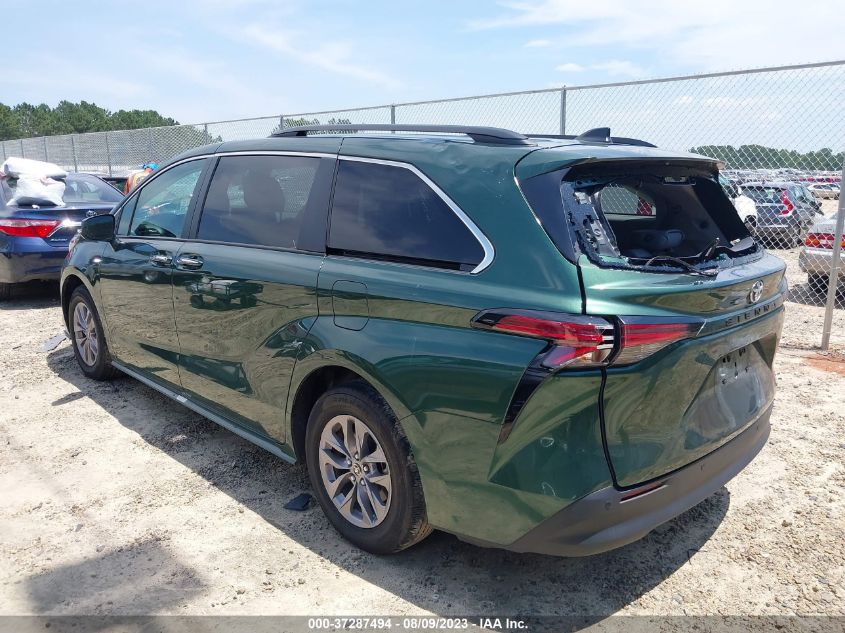2022 TOYOTA SIENNA XLE - 5TDYRKEC1NS084812