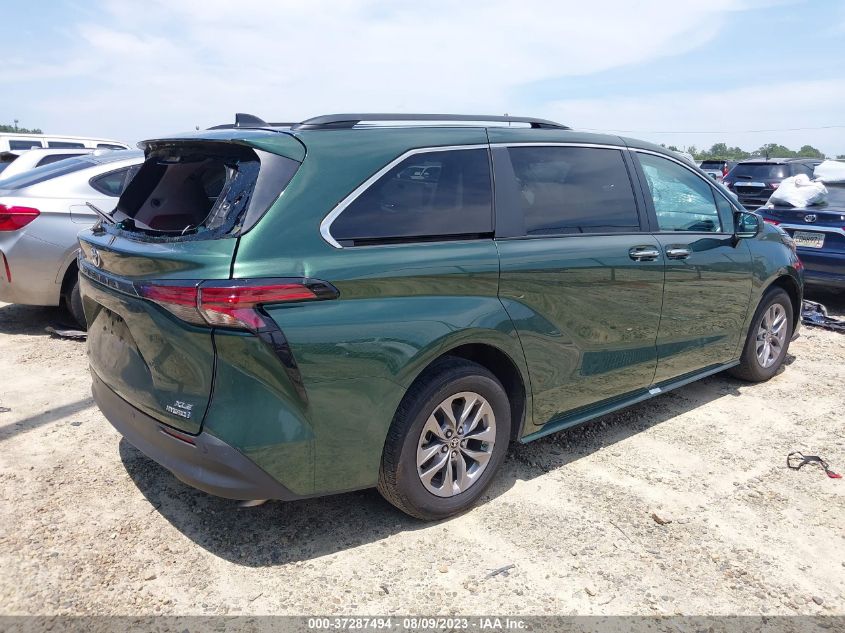 2022 TOYOTA SIENNA XLE - 5TDYRKEC1NS084812