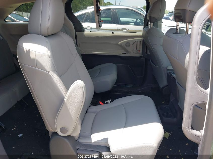2022 TOYOTA SIENNA XLE - 5TDYRKEC1NS084812