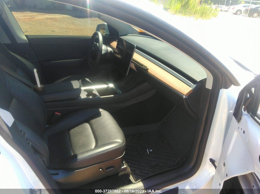 VIN 7SAYGDEE7NF315674 2022 TESLA MODEL Y
