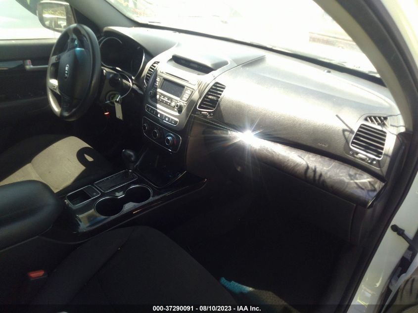 2015 KIA SORENTO LX - 5XYKT3A6XFG615002